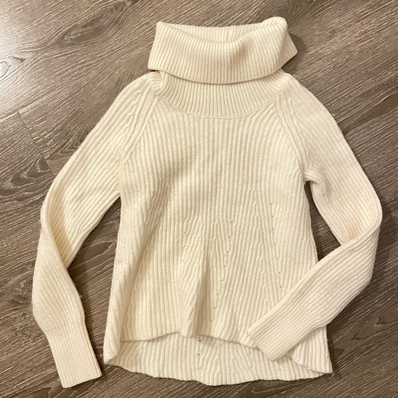 !SOLD! Banana Republic sweater. XS/ Petite XS - Picture 1 of 3